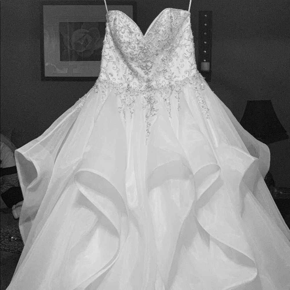 Beautiful wedding dress!